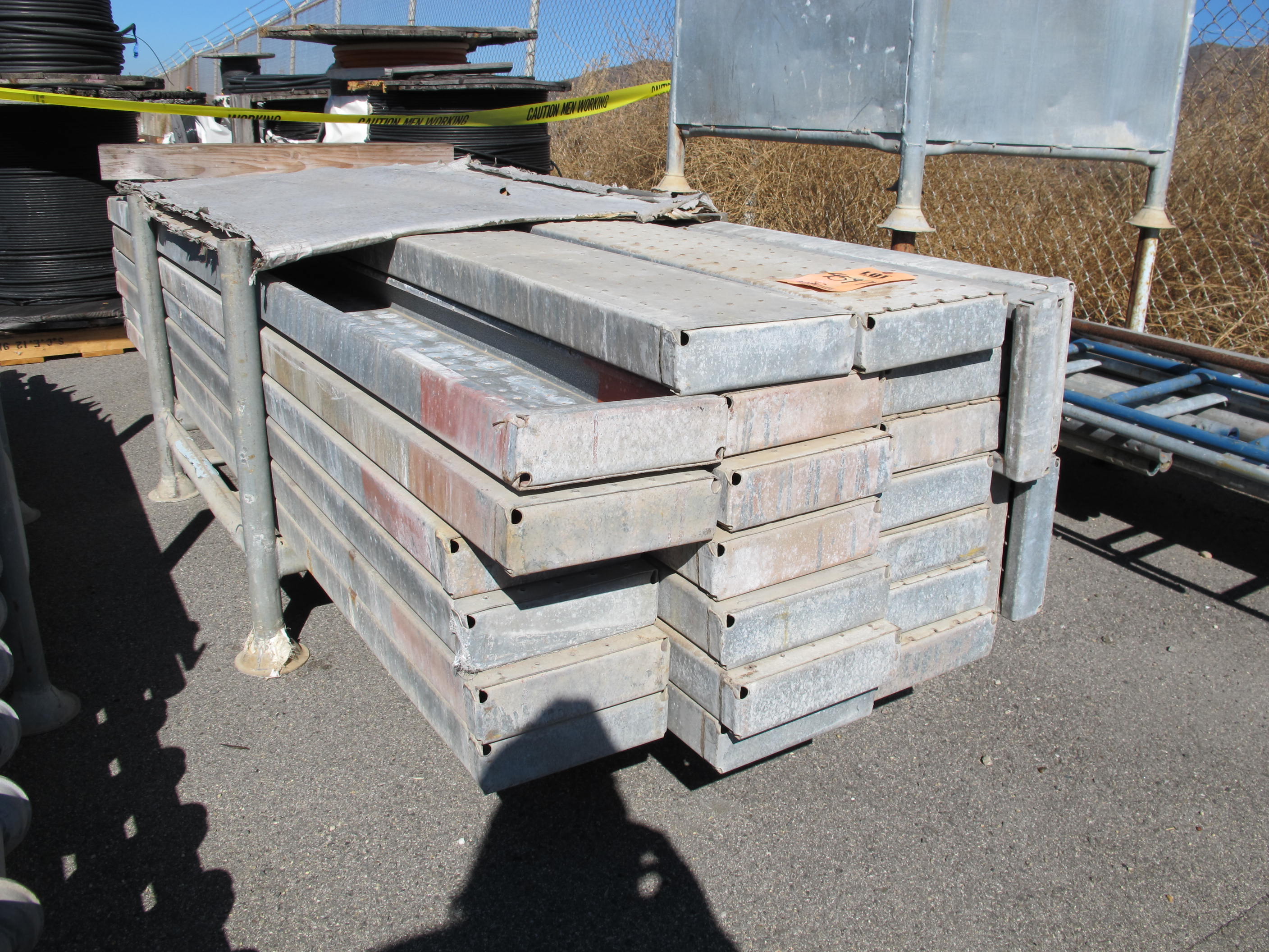 MISC. SCAFFOLDING AND SCAFFOLDING DECK. LOADING & HANDLING FEE $15-4597